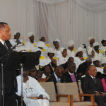 Christie begging for clap at the Earle’s funeral? Church fall sleep on PM - What in da hell is dis?